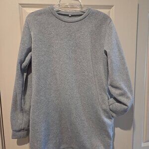Long sleeve tunic sweatshirt with pockets